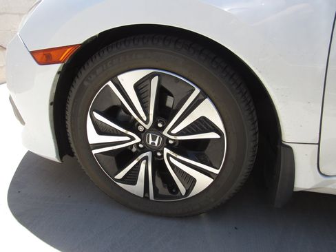 Used 2018 Honda Civic EX-T image 5