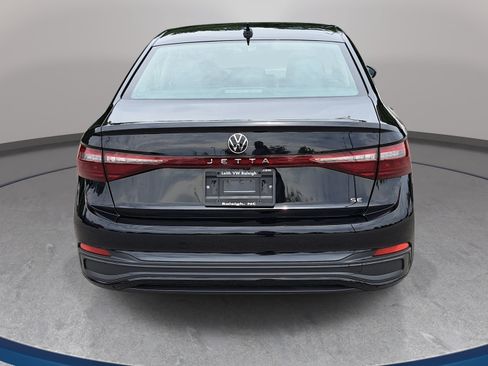 Certified 2025 Volkswagen Jetta SE FWD image 6