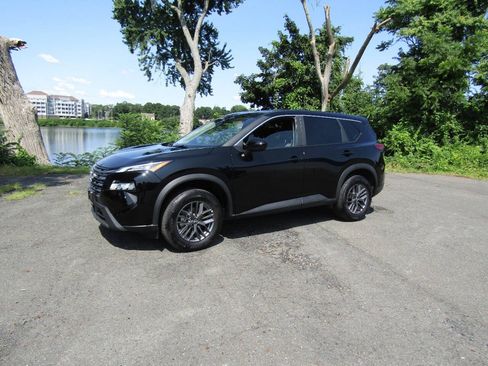Used 2026 Nissan Rogue SV AWD/4WD image 2