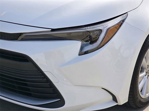 Used 2025 Toyota Corolla XLE image 6