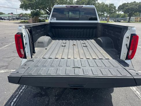 Used 2022 GMC Sierra 3500 Denali w/ Technology Package AWD/4WD image 9