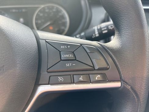 Used 2019 Nissan Kicks SV image 32