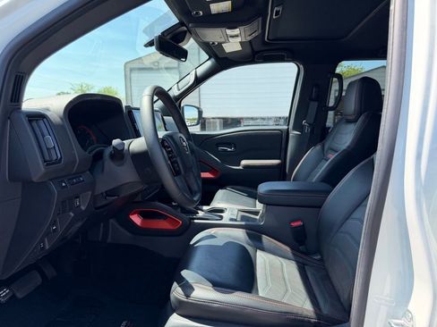 Used 2025 Nissan Frontier PRO-4X w/ Pro Premium Package image 12