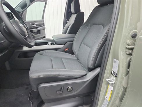 New 2026 RAM 1500 4x4 Crew Cab image 19