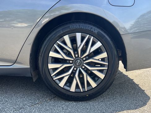 Used 2024 Nissan Altima 2.5 SV image 29