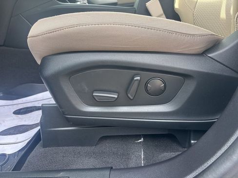 Used 2022 Ford Explorer XLT image 17