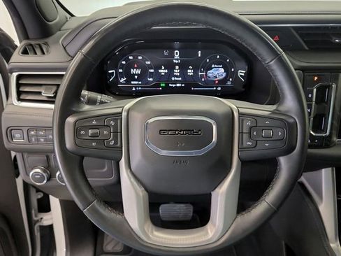 Used 2024 GMC Yukon XL Denali image 20