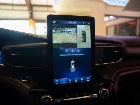 Used 2022 Ford Explorer Platinum w/ Equipment Group 601A image 8