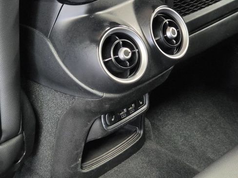 Used 2023 Alfa Romeo Stelvio Veloce AWD/4WD image 21