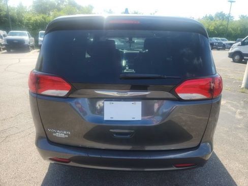 Used 2021 Chrysler Voyager Lxi FWD image 6