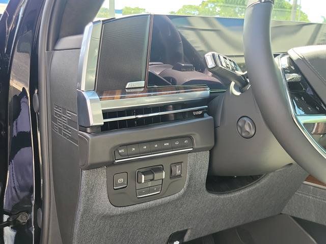 Certified 2026 Cadillac Escalade ESV Platinum Sport w/ LPO, ONYX Package AWD/4WD image 40