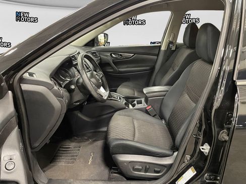 Used 2018 Nissan Rogue SV w/ Premium Package AWD/4WD image 9