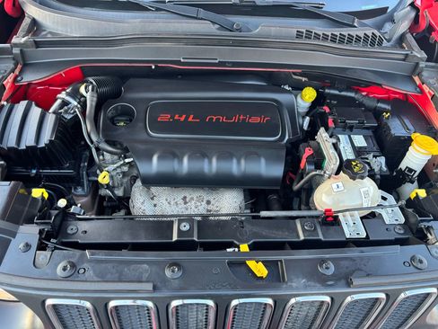 Used 2015 Jeep Renegade Latitude w/ Popular Equipment Group image 34