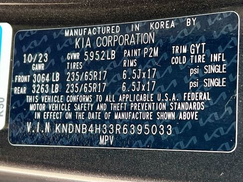 Used 2024 Kia Carnival LX FWD image 32