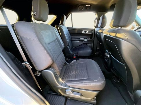 Used 2020 Ford Explorer XLT image 29