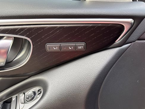 Used 2023 INFINITI Q50 Sensory image 19