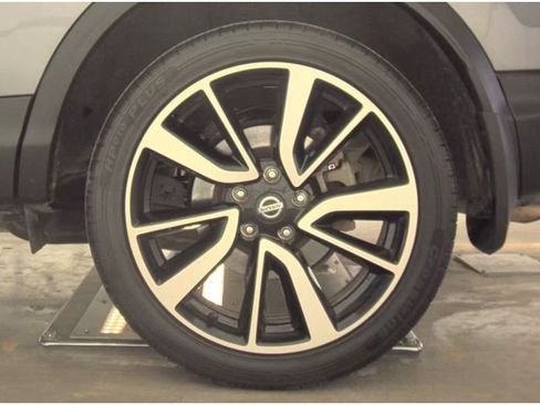 Used 2019 Nissan Rogue Sport SL FWD image 25