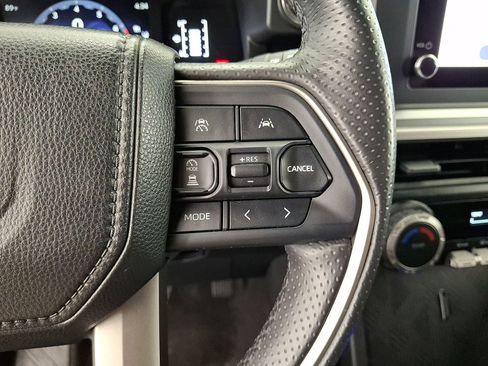 Certified 2025 Toyota 4Runner SR5 AWD/4WD image 10