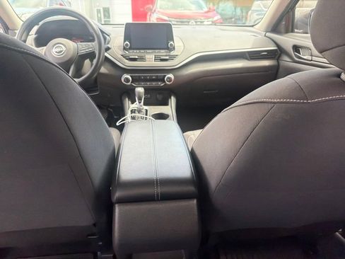 Used 2025 Nissan Altima 2.5 S FWD image 10