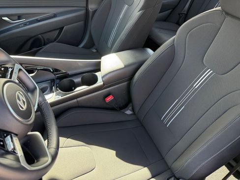 Used 2025 Hyundai Elantra SEL image 38