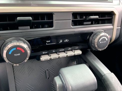 Used 2025 Toyota Tacoma SR5 image 30