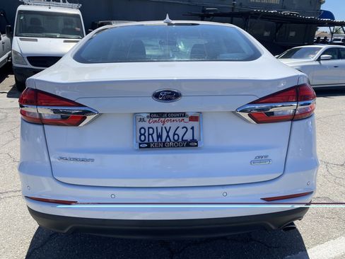 Used 2020 Ford Fusion SE FWD image 12