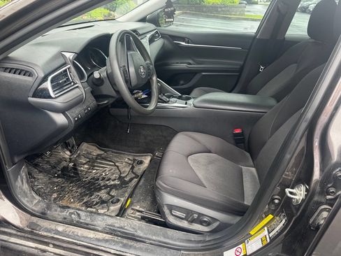 Used 2018 Toyota Camry LE FWD image 8