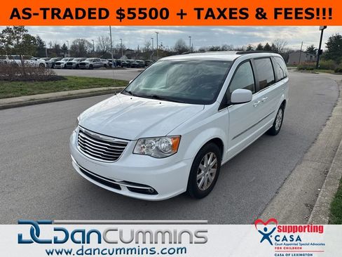 Used 2016 Chrysler Town & Country Touring image 1
