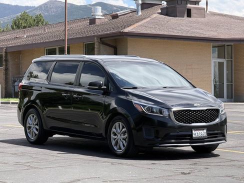 Used 2020 Kia Sedona EX FWD image 3