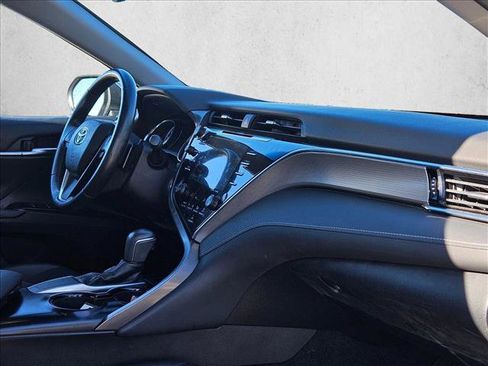 Used 2018 Toyota Camry SE image 23