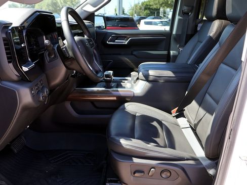 Used 2024 Chevrolet Silverado 1500 LT Trail Boss w/ Convenience Package II AWD/4WD image 20