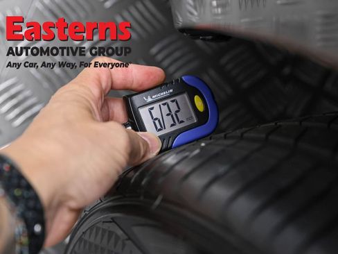 Used 2022 Dodge Challenger SXT w/ Driver Convenience Group RWD image 24