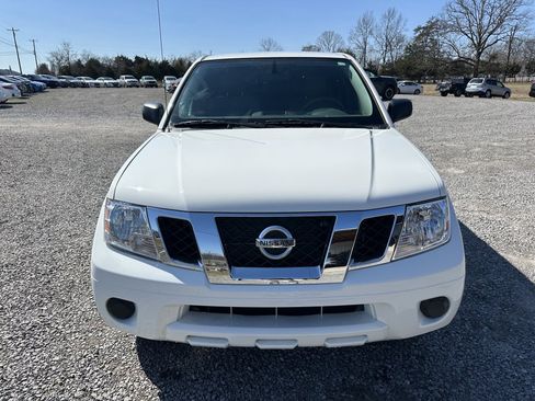 Used 2020 Nissan Frontier S image 2
