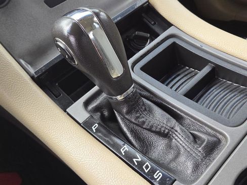 Used 2014 Ford Taurus SE FWD image 23