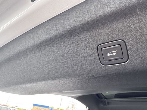 Used 2025 GMC Yukon Denali AWD/4WD image 15