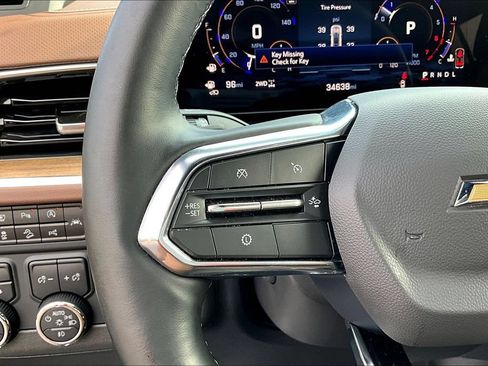 Used 2025 Chevrolet Tahoe High Country AWD/4WD image 13