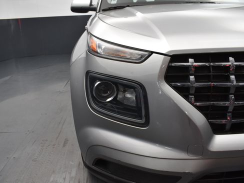 Used 2023 Hyundai Venue SEL image 5