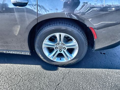 Used 2016 Dodge Charger SE image 31