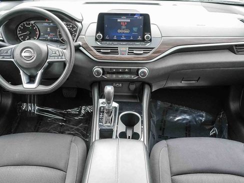Used 2023 Nissan Altima 2.5 SV FWD image 12