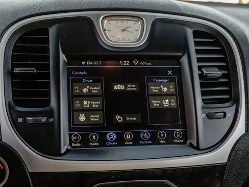 Used 2019 Chrysler 300 Limited image 35