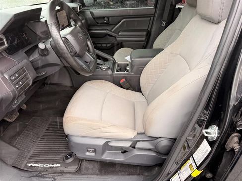Used 2025 Toyota Tacoma SR5 AWD/4WD image 12