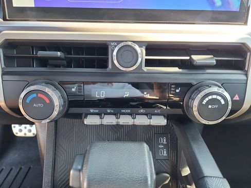 Used 2024 Toyota Tacoma TRD Sport AWD/4WD image 16