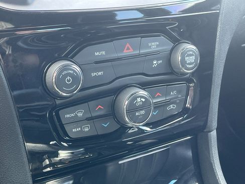 Used 2019 Chrysler 300 S image 21