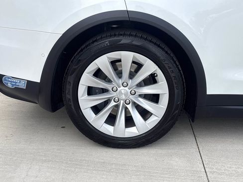 Used 2020 Tesla Model X Long Range image 9