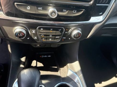 Used 2023 Chevrolet Traverse RS AWD/4WD image 22