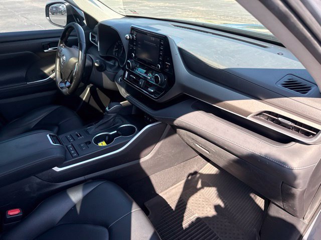 Used 2020 Toyota Highlander XLE AWD/4WD image 15