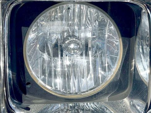 Used 2005 HUMMER H2 w/ Preferred Equipment Group image 9