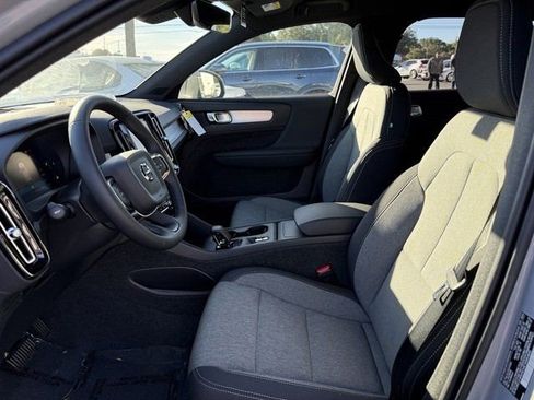 New 2025 Volvo XC40 B5 Core image 10