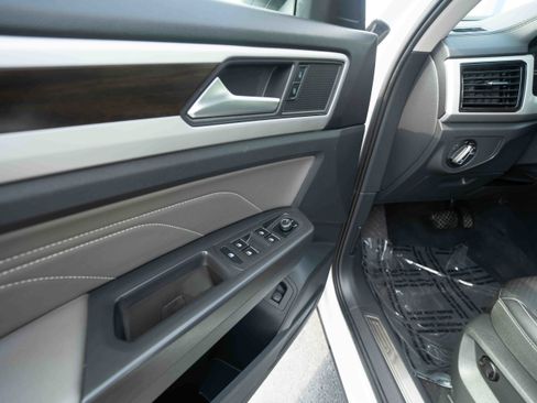 Used 2023 Volkswagen Atlas SE w/ Panoramic Sunroof Package AWD/4WD image 7