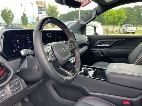 Used 2024 Chevrolet Silverado EV RST AWD/4WD image 11